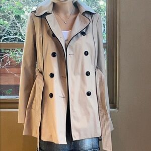 Guess khaki trenchcoat